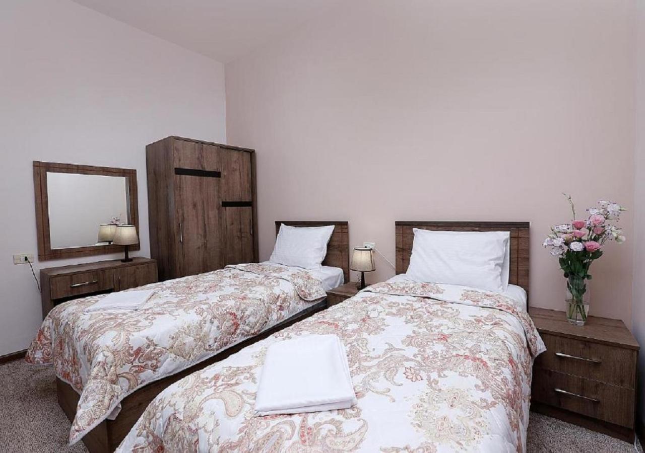Guesthouse เยเรวาน ภายนอก รูปภาพ