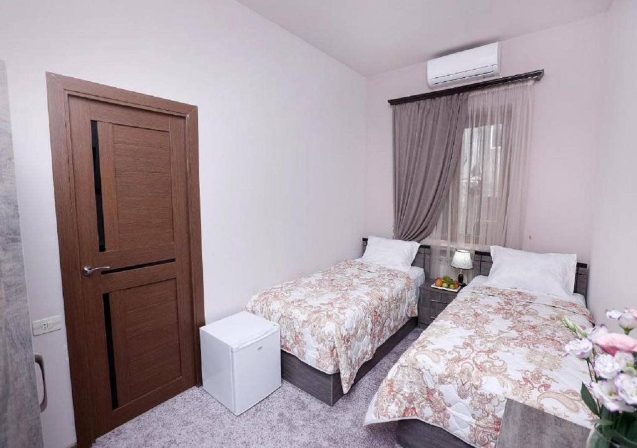 Guesthouse เยเรวาน ภายนอก รูปภาพ